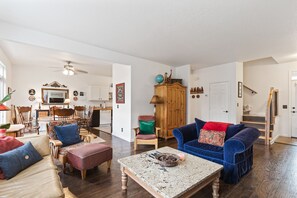 Televisión, reproductor de DVD, libros y videoteca 