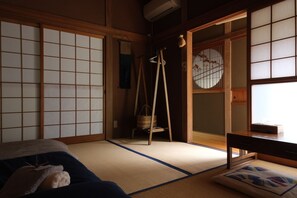 Classic Room, Non Smoking | Individually decorated, free WiFi, bed sheets