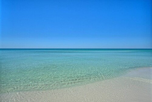 Hot Tub Pool  Just Steps to the Beach!