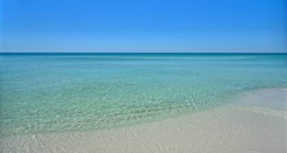 Hot Tub Pool Just Steps to the Beach!