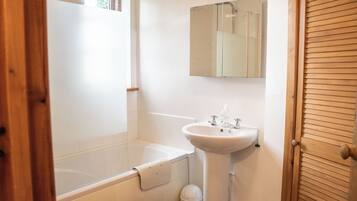 Cabin | Bathroom | Combined shower/tub, deep soaking tub, hair dryer, towels