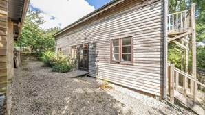 Unclassified image, 3 of 21, button - 3-bed Barn Eco-lodge on the Tarka Trail (Torrington)