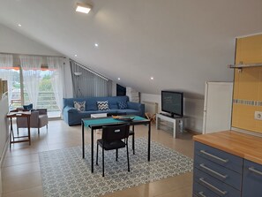 TV - river view loft (Deltebre)