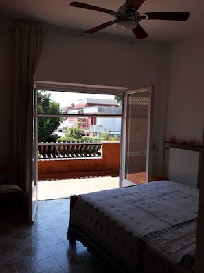 3 bedrooms, iron/ironing board, WiFi