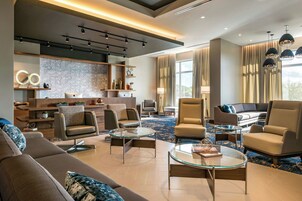 天台酒吧、泳池景观、在特定日期营业