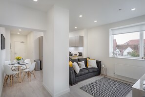 Luxury Apartment, Ensuite (2 Bedroom, 2 Bathroom) | Lounge - Luxury Serviced Apartments Stevenage, Hertfordshire (Stevenage)