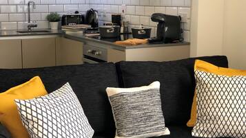 Luxury Apartment, Ensuite (2 Bedroom, 2 Bathroom) | Lounge