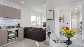 Luxury Apartment, Ensuite (2 Bedroom, 2 Bathroom) | Lounge