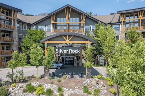 Ski Hill Views / Pool & Hot Tub / Balcony
