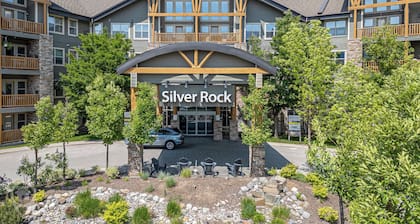 Ski Hill Views / Pool & Hot Tub / Balcony