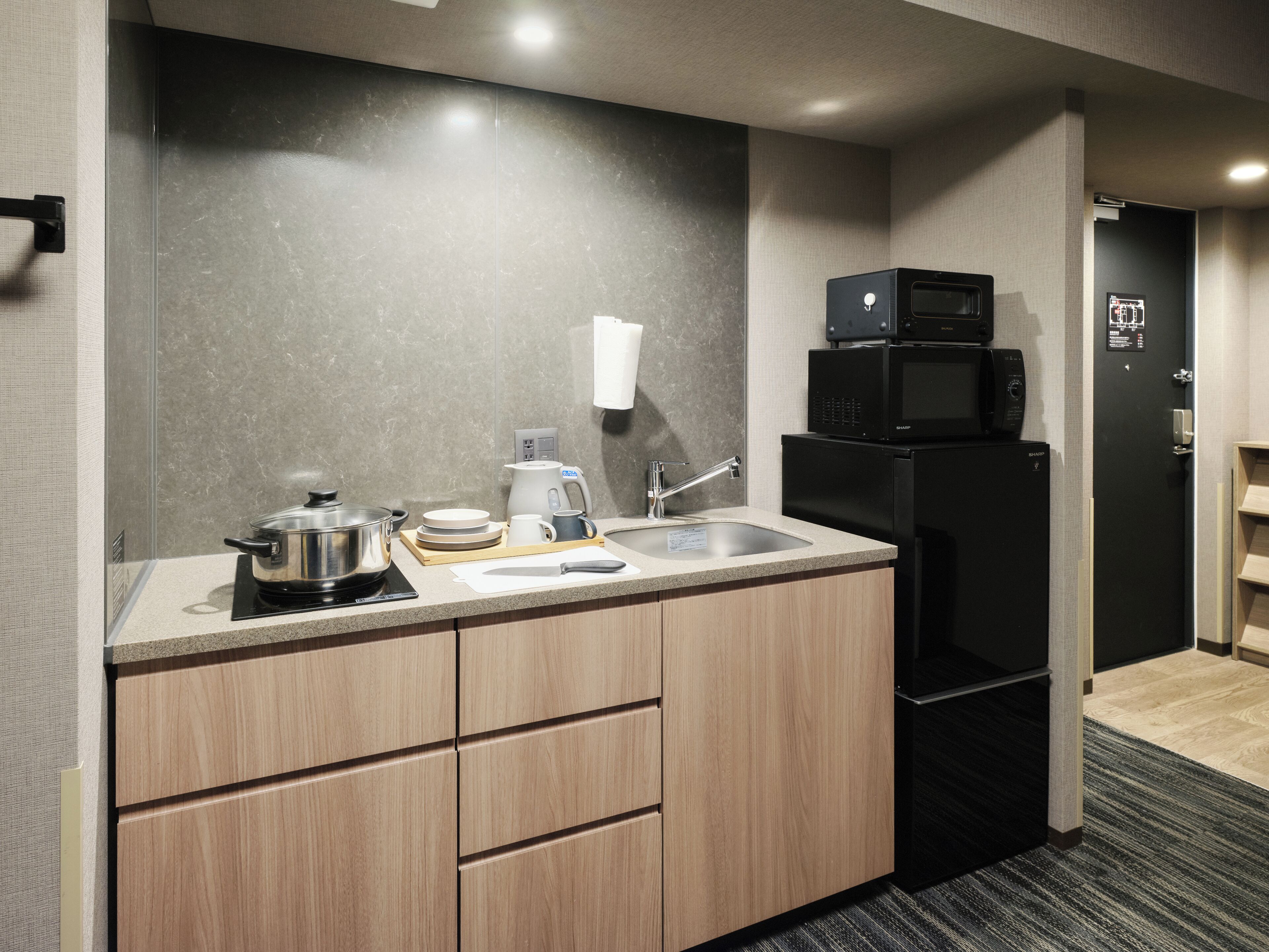 Fridge, microwave, stovetop, electric kettle