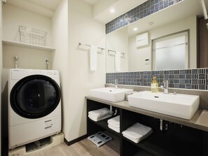 In-room safe, iron/ironing board, free WiFi, bed sheets - MONday Apart Premium Akihabara (Tokyo)