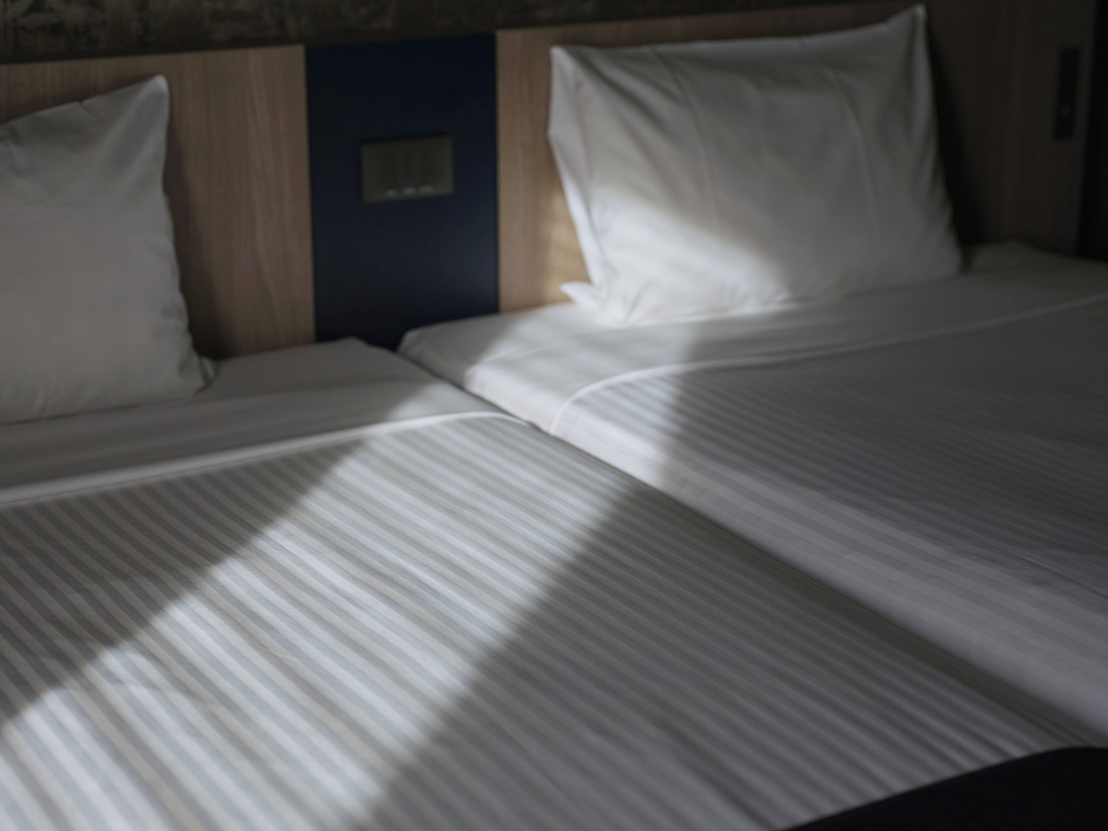 Rom, ikke-røyk (Run of House, Bed Type not Guaranteed) | Safe på rommet, strykejern/-brett, wi-fi (inkludert) og sengetøy