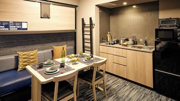 Rom – superior, ikke-røyk (King) | Safe på rommet, strykejern/-brett, wi-fi (inkludert) og sengetøy