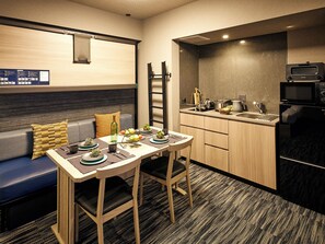 In-room safe, iron/ironing board, free WiFi, bed sheets - MONday Apart Premium Akihabara (Tokyo)