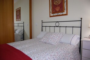 2 bedrooms, bed sheets