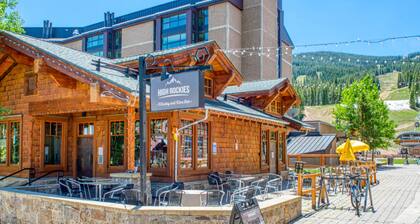 Ski-in/ski-out chalet right next to Super Bee gondola w/shared hot tub + WiFi