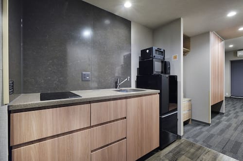 Coffres-forts dans les chambres, bureau, fer et planche Ă repasser