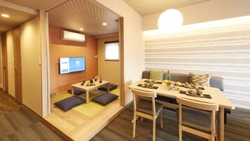 Zimmersafe, Schreibtisch, BĂŒgeleisen/BĂŒgelbrett, kostenloses WLAN