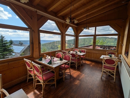 Dining. Zimmer 1 - Berggasthaus & Pension Schöne Aussicht