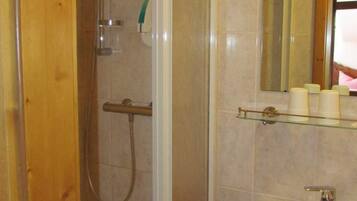 Dusche, Haartrockner, Handtücher, Toilettenpapier