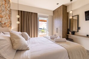 3 bedrooms, travel crib, WiFi (free), bed sheets