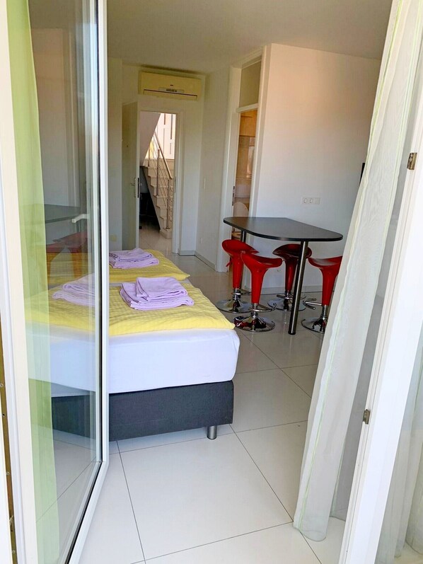 1 bedroom, internet, bed sheets