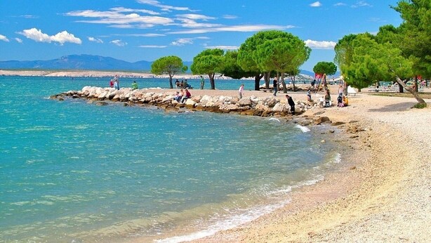 Una spiaggia nelle vicinanze
