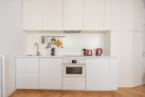 Fridge, microwave, oven, dishwasher