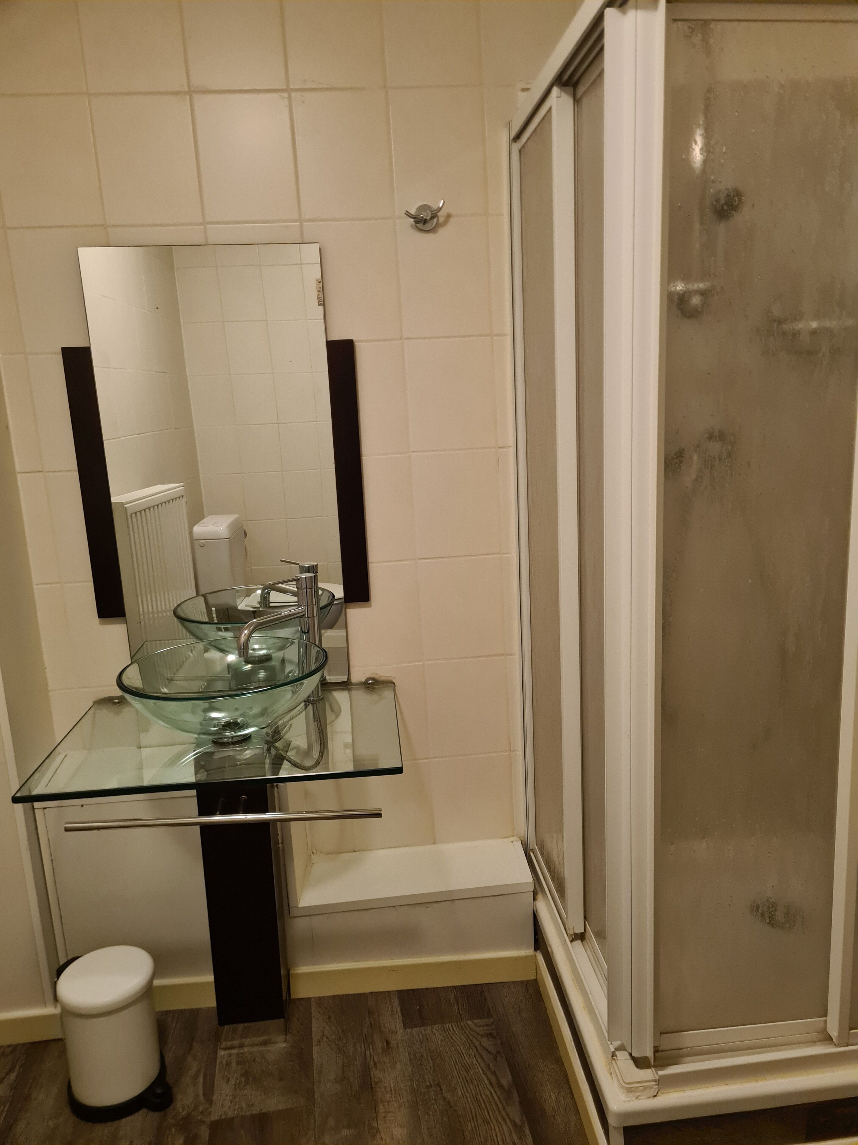 Een douche, handdoeken