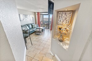 TV - Stunning Oceanfront Remodeled,Flooring,New Kitchen (North Myrtle Beach)