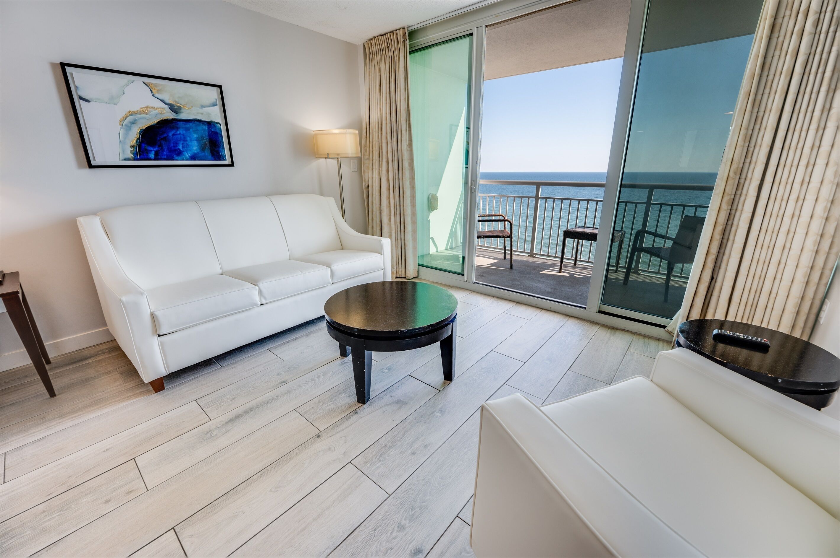 Living Room with Stunning Views🌊☀️