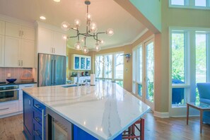 Unclassified image, 4 of 50, button