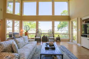 Unclassified image, 3 of 50, button