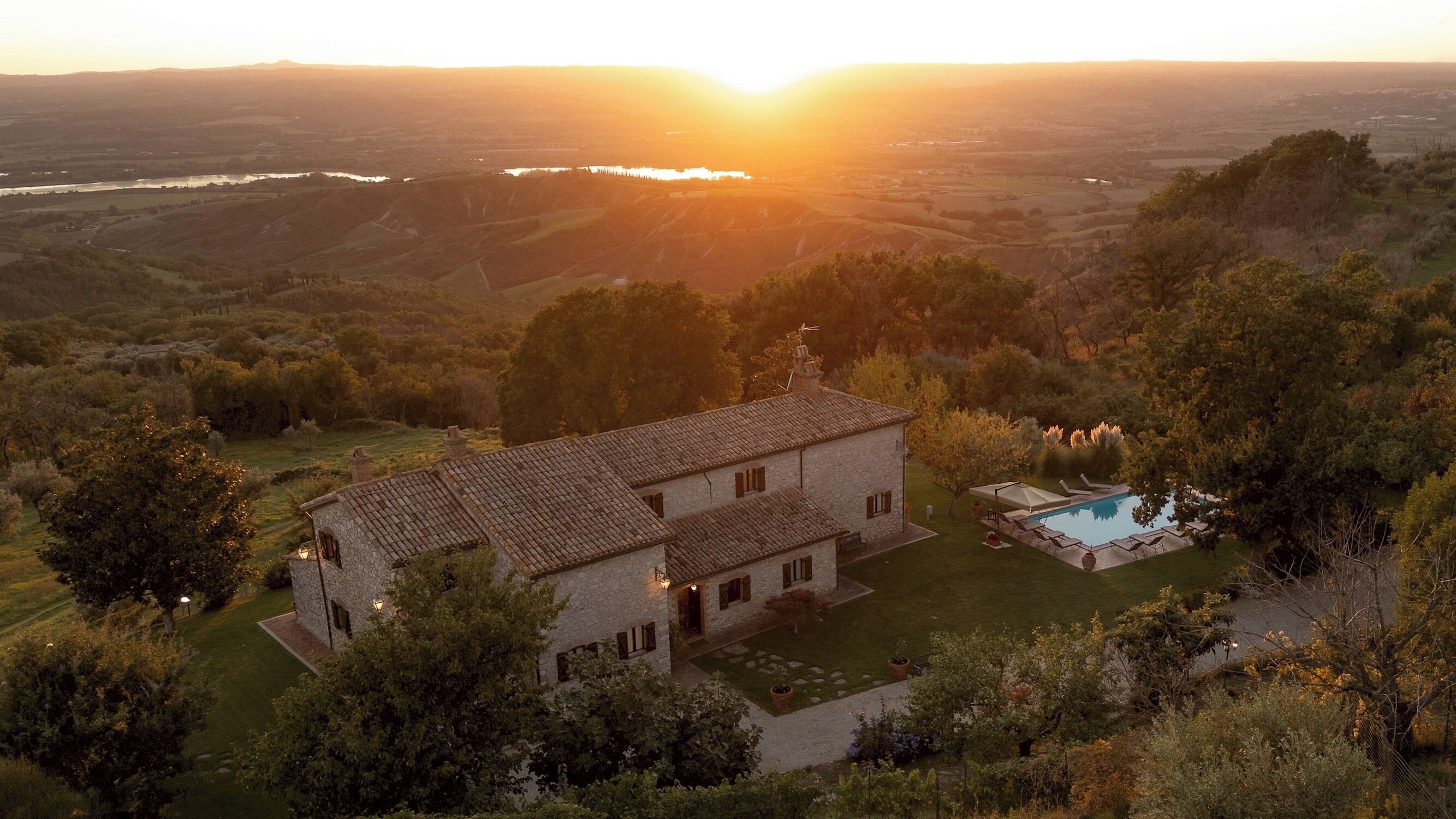 المنشأة من الخارج