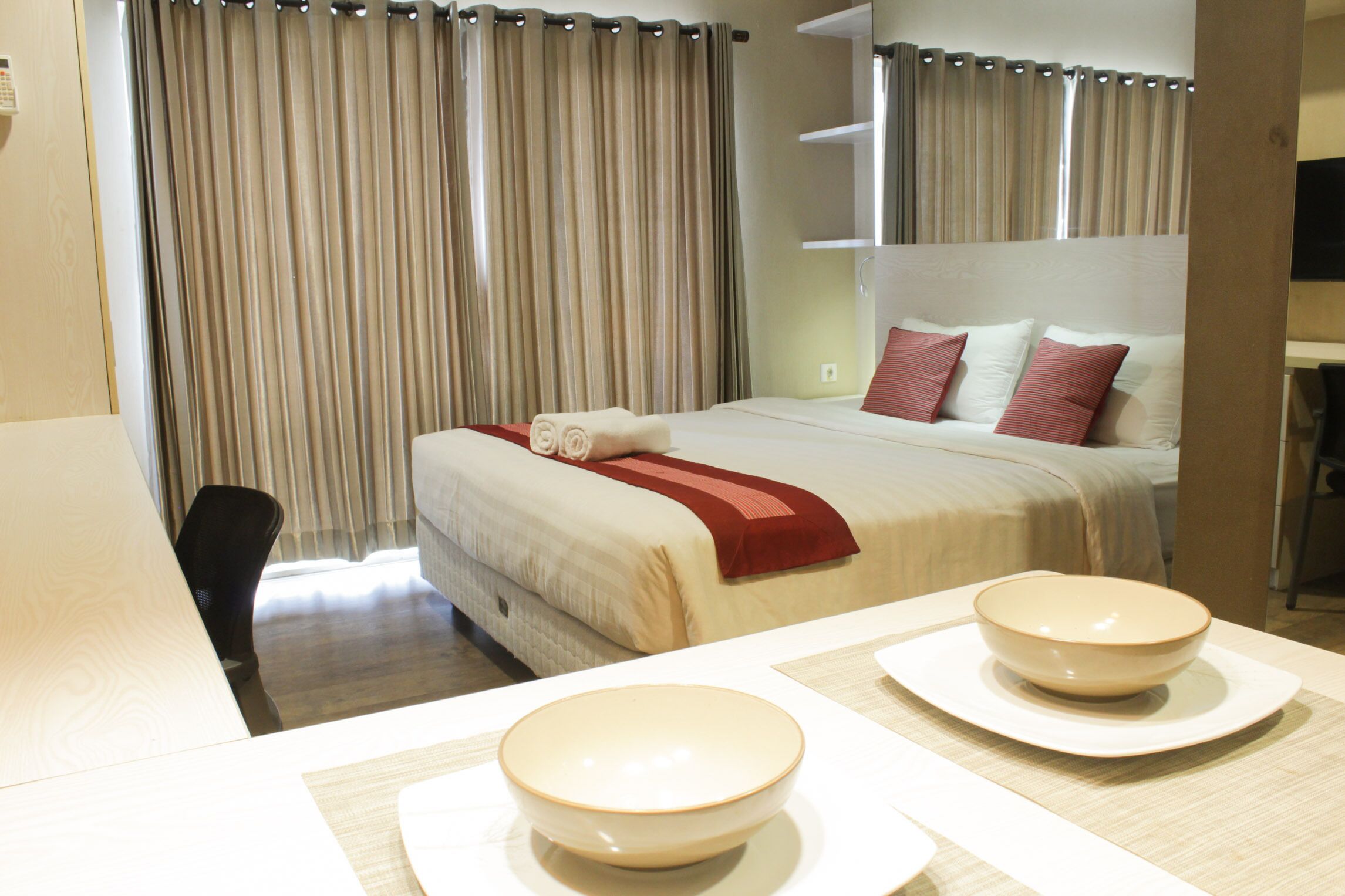 Desk, laptop workspace, WiFi, bed sheets