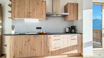 KĂŒhlschrank, Ofen, Herdplatte, GeschirrspĂŒler