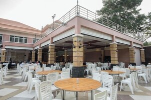 Se sirven desayunos, comidas, cenas y cocina tailandesa 