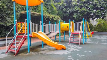 Zona de jocs infantil: a l'aire lliure
