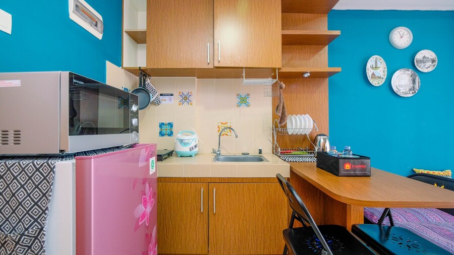 Homey and Comfortable 1BR Apartment at Royal Olive Residence