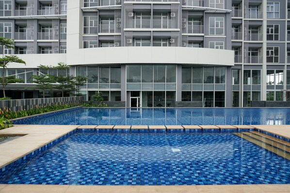 Outdoor pool - Best View Studio Apartment @ Ciputra International (Jakarta)
