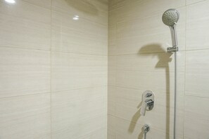 Douche, serviettes fournies