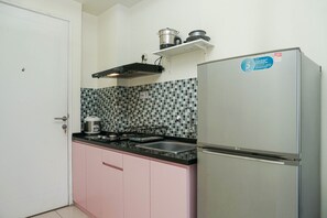 Fridge, stovetop, cookware/dishes/utensils
