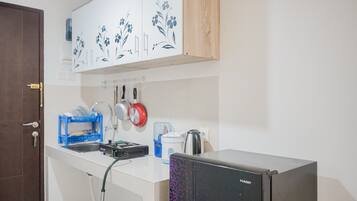 Fridge, stovetop, cookware/dishes/utensils