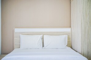 Room | Bed sheets - Minimalist and Comfy Studio Springwood Apartment (Tangerang)