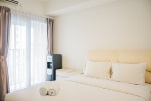 Free WiFi, bed sheets - Minimalist Pool View Low Rise Studio @ Paramount Skyline Apartment (Gading Serpong)