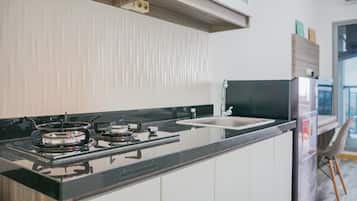 Room | Private kitchen | Fridge, stovetop, cookware/dishes/utensils