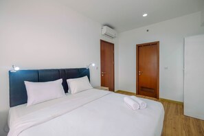 1 bedroom, free WiFi, bed sheets - Brand New 1BR Apartment at M-Town Signature (Gading Serpong)