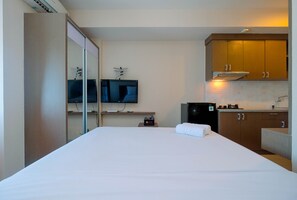 Free WiFi, bed sheets - Modern Studio Apartment @ Grand Kamala Lagoon (Bekasi)