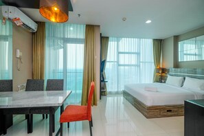 تناول الطعام داخل الغرفة